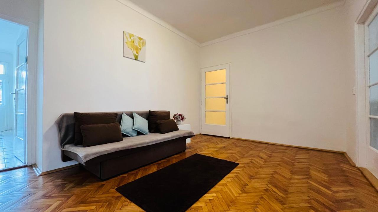 Apartamento Cosy Flat In The Heart Of Praga Exterior foto