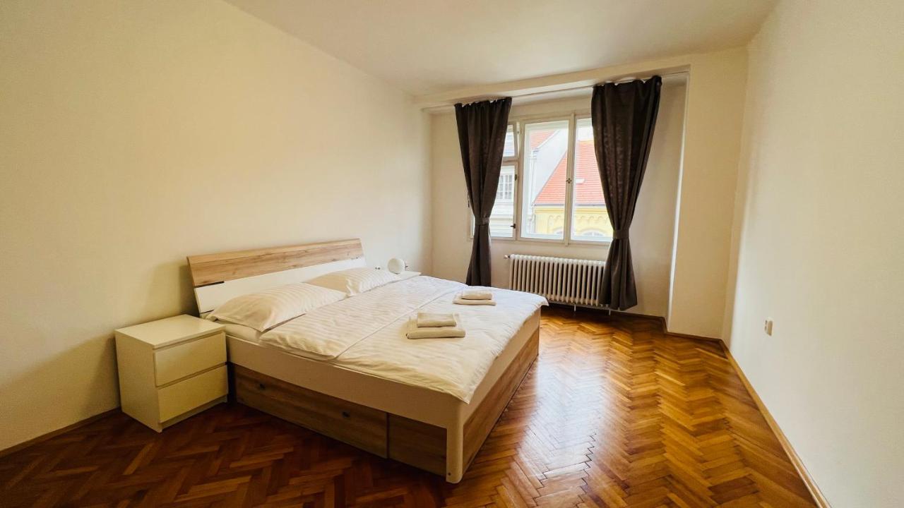 Apartamento Cosy Flat In The Heart Of Praga Exterior foto