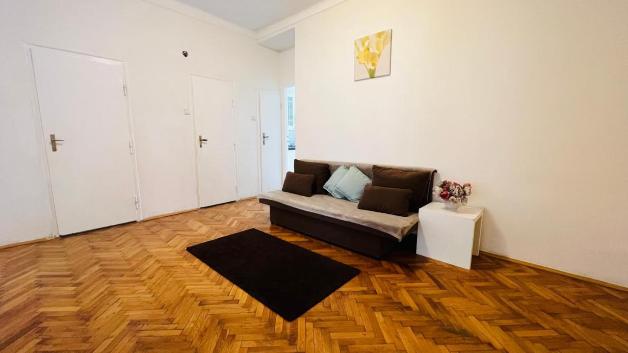 Apartamento Cosy Flat In The Heart Of Praga Exterior foto