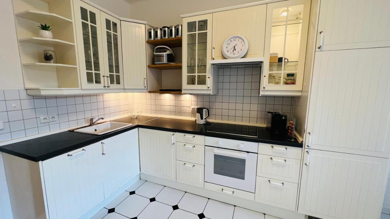Apartamento Cosy Flat In The Heart Of Praga Exterior foto
