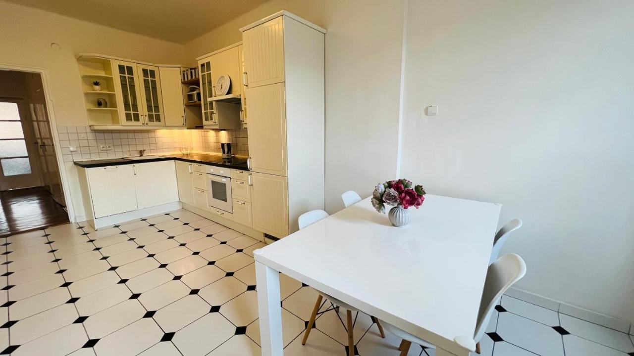 Apartamento Cosy Flat In The Heart Of Praga Exterior foto